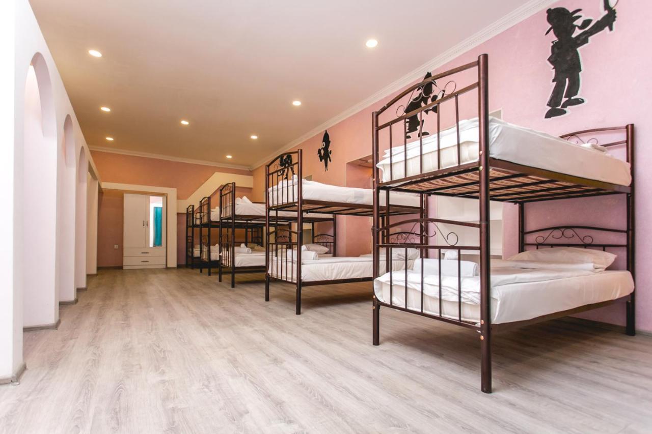באקו Sherlock Holmes Hostel מראה חיצוני תמונה